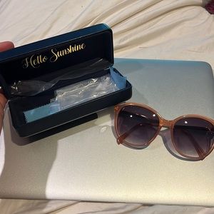 Draper James New peach color carter womens sunglasses